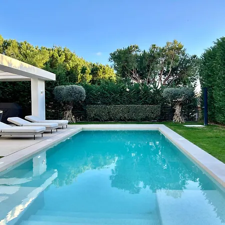 Exclusiva Con Piscina Privada Climatizada Villa