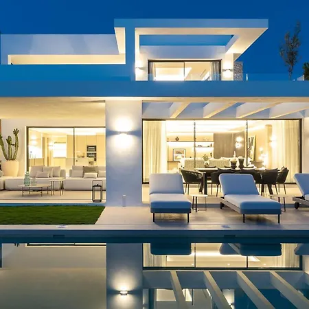 Exclusiva Con Piscina Privada Climatizada マルベーリャ
